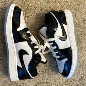 Barely worn AJ1 lows